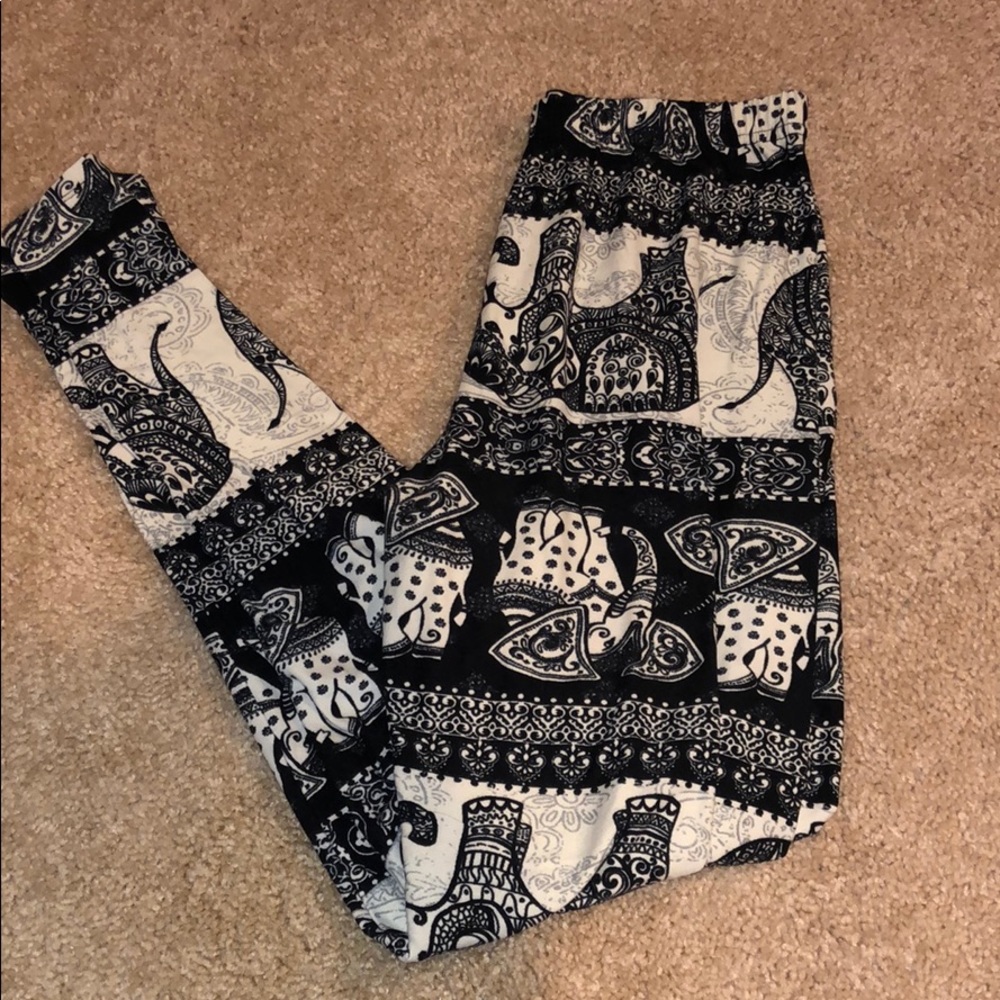 Super stretchy, soft, elephant print leggings